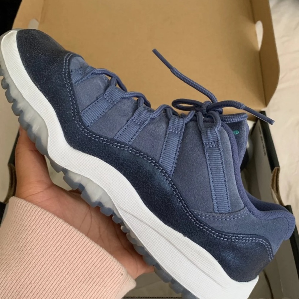 Jordan Retro 11 Low Blue Moon
